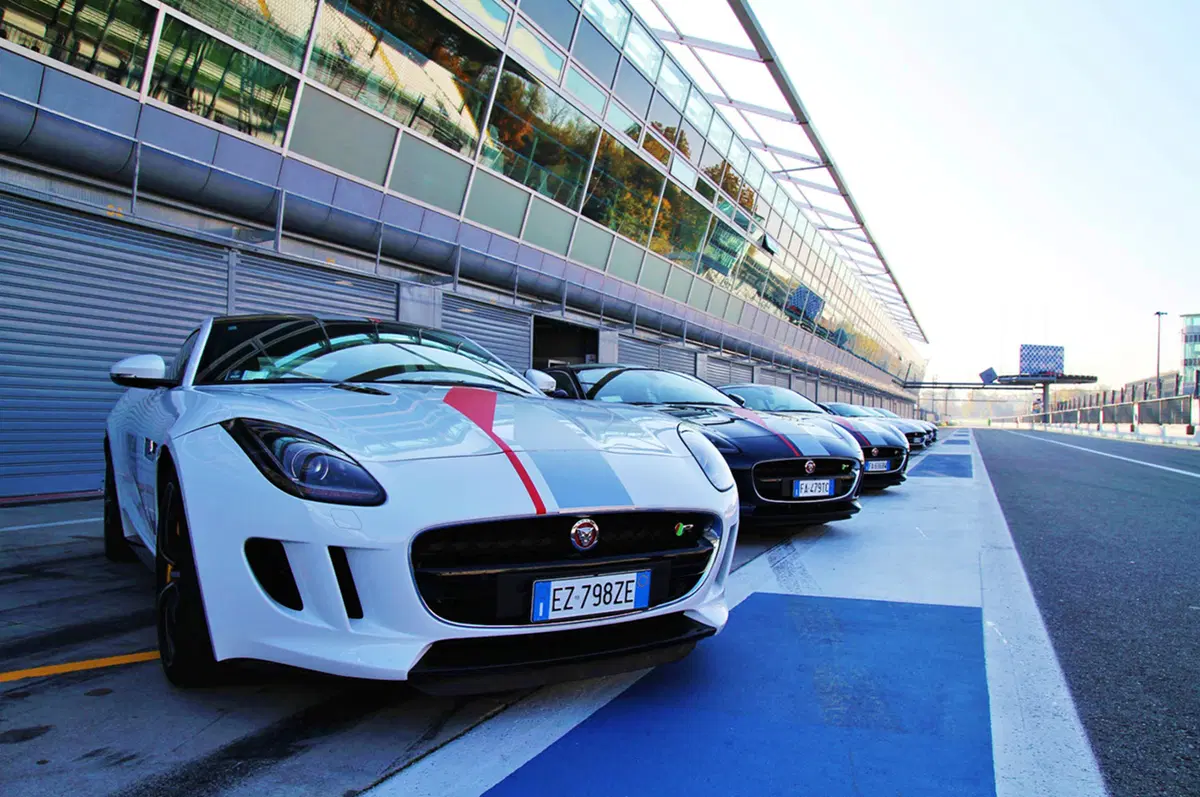 Jaguar F-Type R (20)