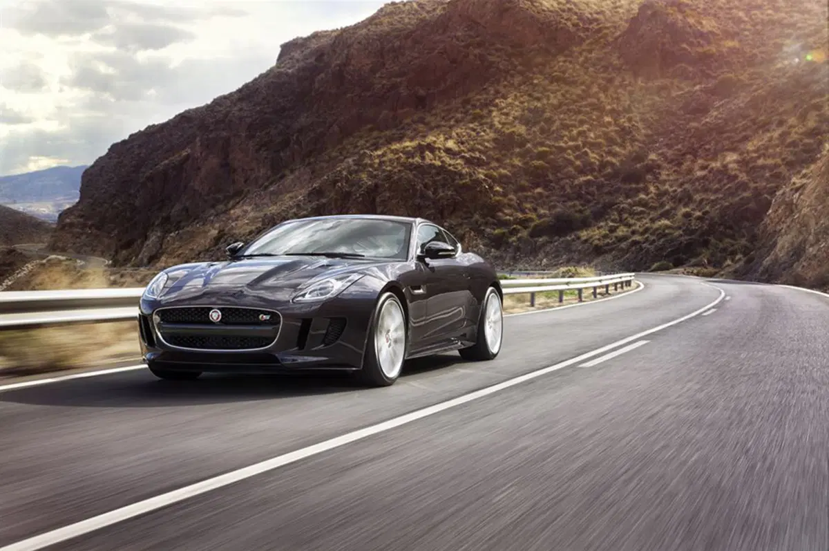 Jaguar F-Type R (24)