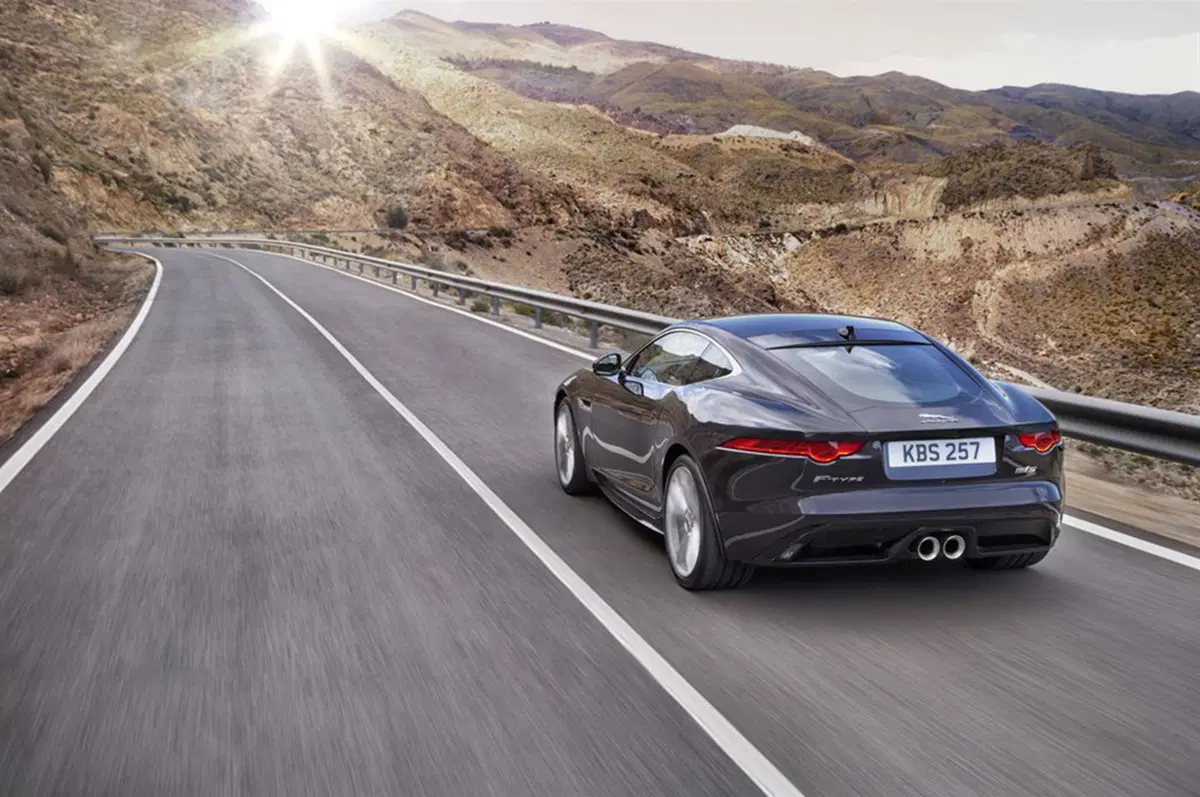 Jaguar F-Type R (25)