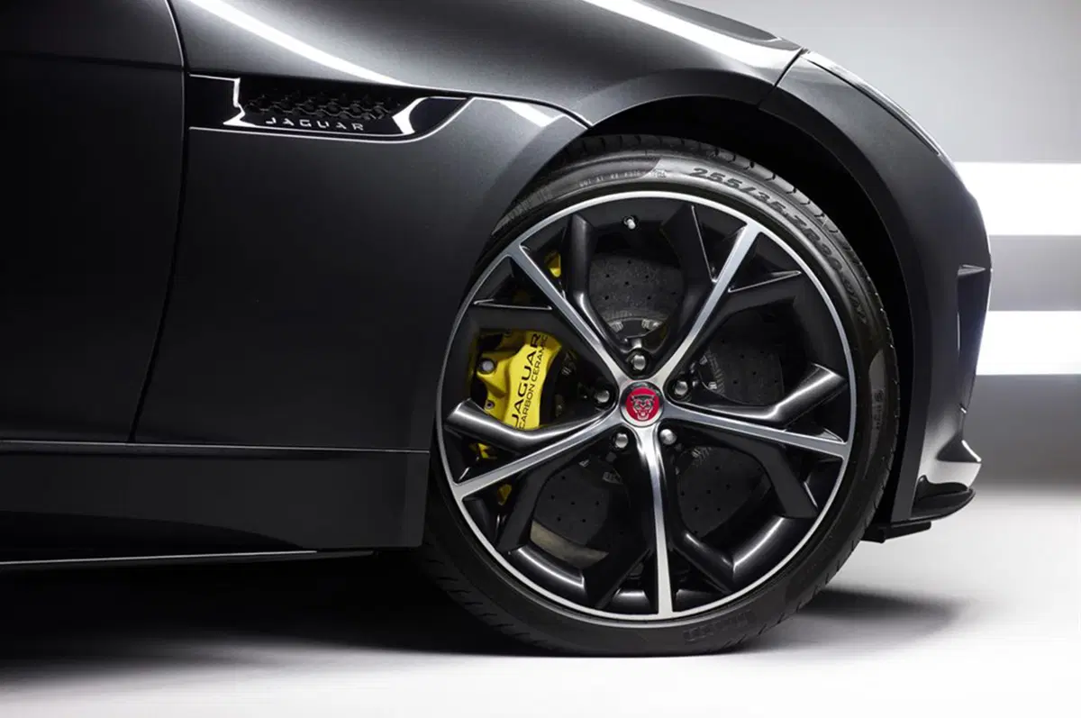 Jaguar F-Type R (28)