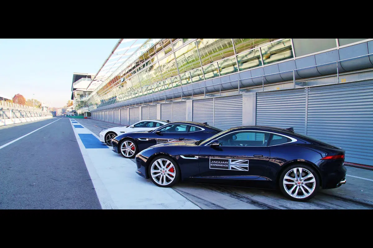 Jaguar F-Type R (29)