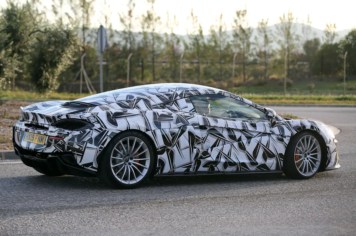 McLaren 570 GT: all'orizzonte la prima 2+2 di Woking (8)