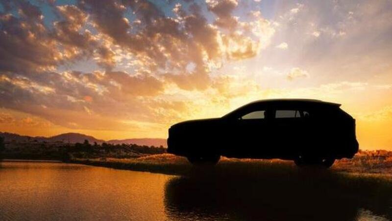 Toyota RAV4, il teaser prima del debutto a New York
