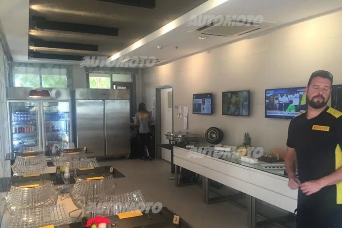 Staurenghi e la F.1 vista dall'hospitality Pirelli. Il GP di Abu Dhabi (4)