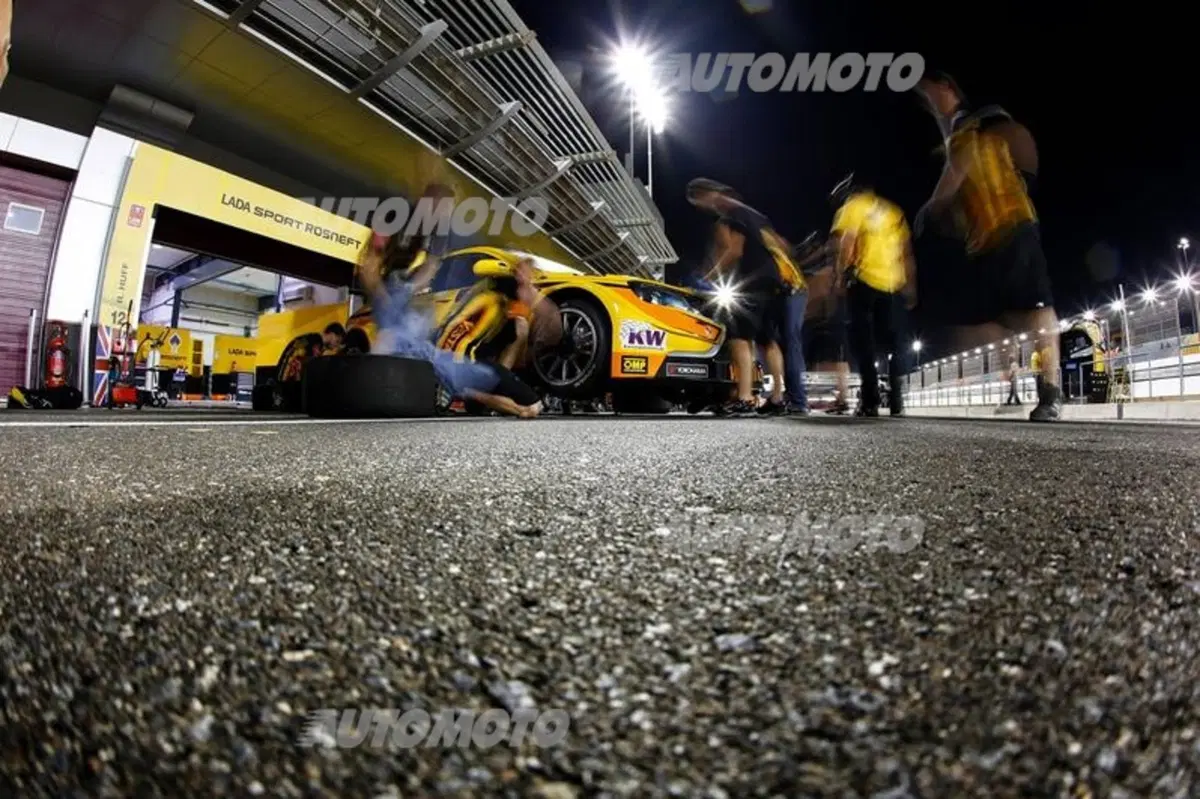 WTCC 2015, Qatar: vincono López e Muller (2)
