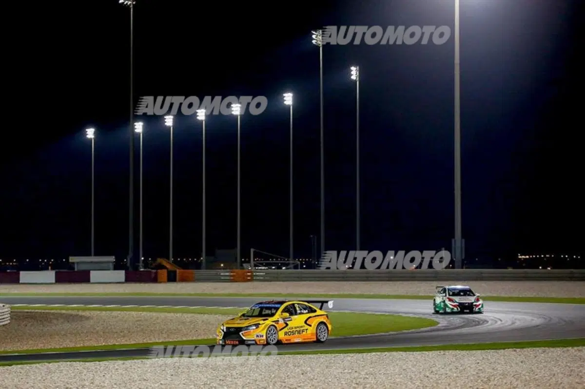 WTCC 2015, Qatar: vincono López e Muller (5)