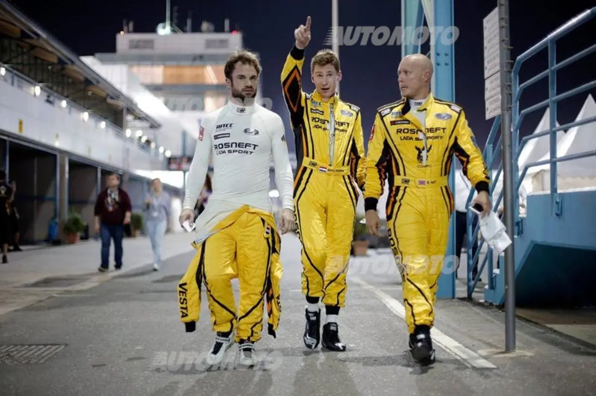 WTCC 2015, Qatar: vincono López e Muller (8)