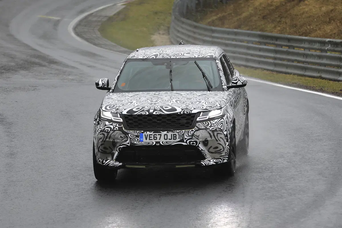Range Rover Velar SVR, in arrivo il V8 cattivo 