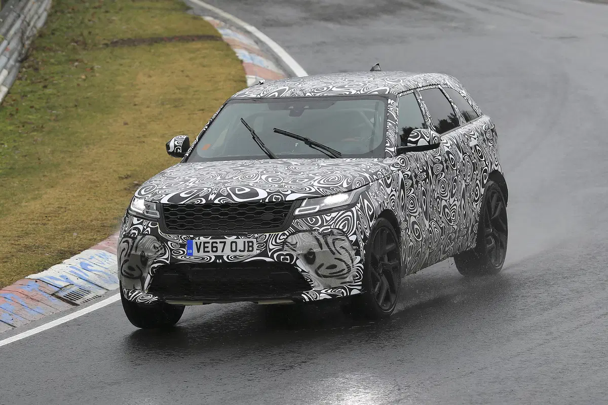 Range Rover Velar SVR, in arrivo il V8 cattivo  (2)