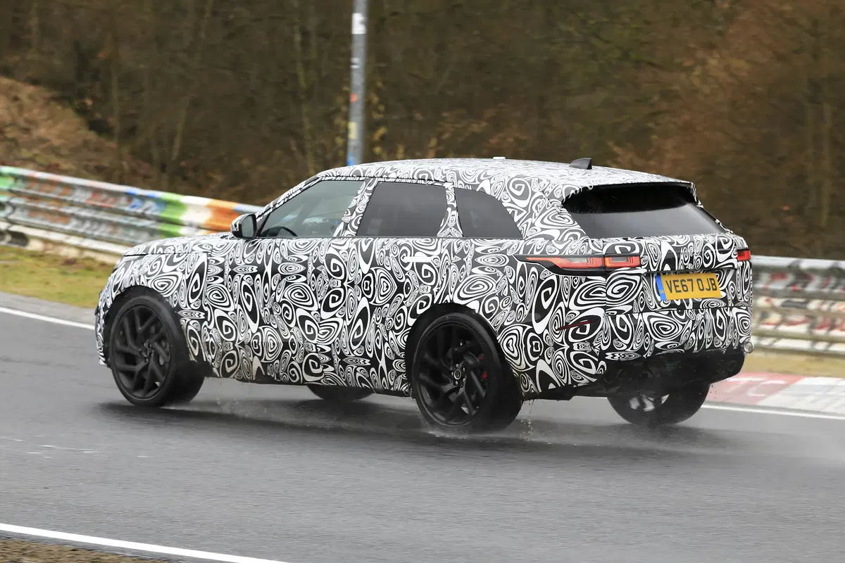 Range Rover Velar SVR, in arrivo il V8 cattivo  (3)