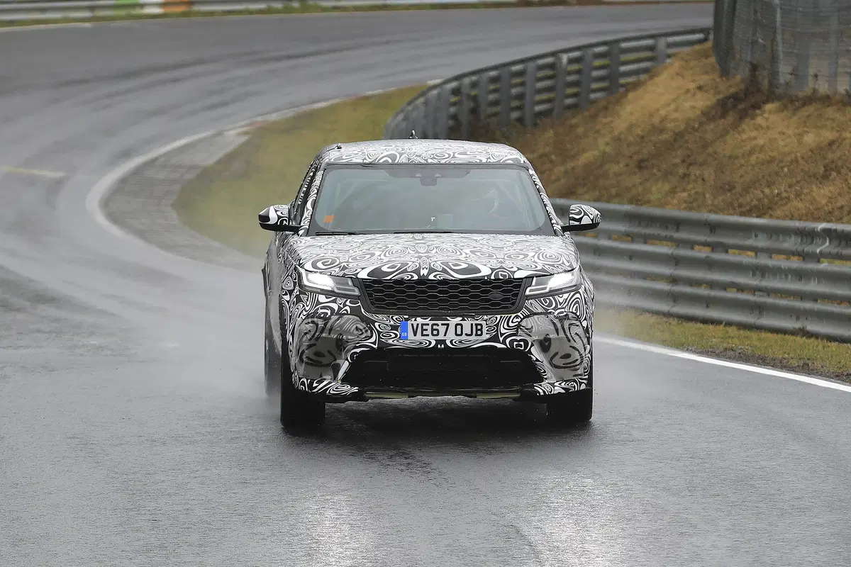 Range Rover Velar SVR, in arrivo il V8 cattivo  (6)