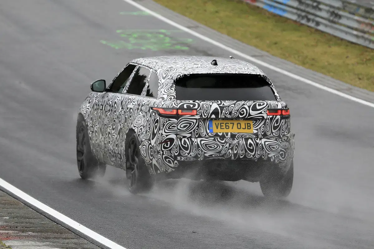 Range Rover Velar SVR, in arrivo il V8 cattivo  (9)
