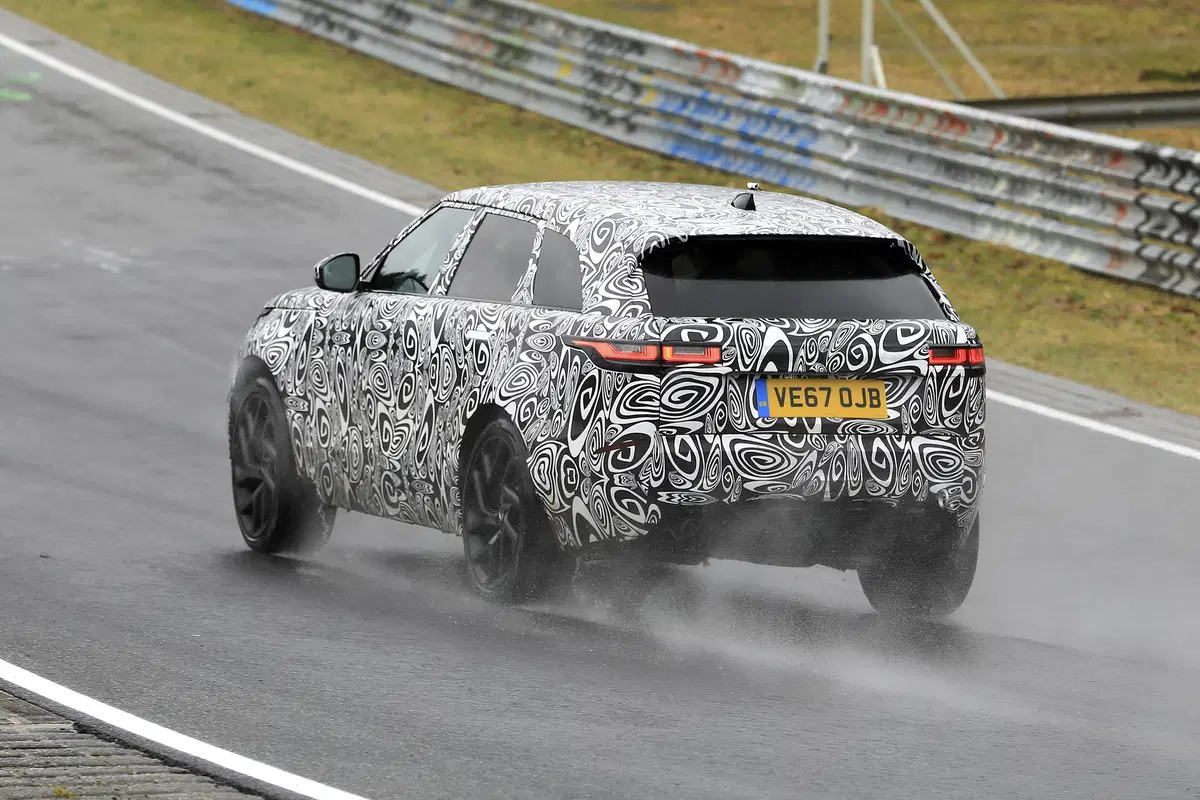 Range Rover Velar SVR, in arrivo il V8 cattivo  (10)