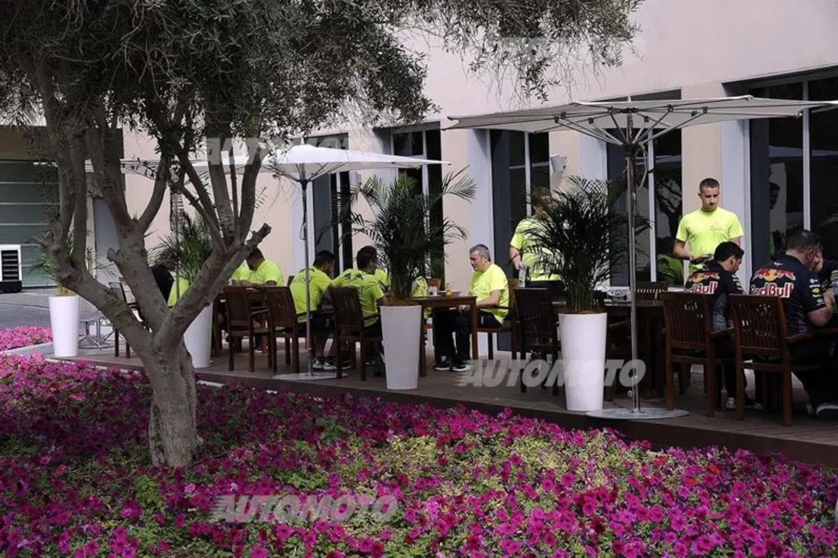 F1, Gp Abu Dhabi 2015: Arrivabene alla riscossa, noleggio e kebab à gogo (58)