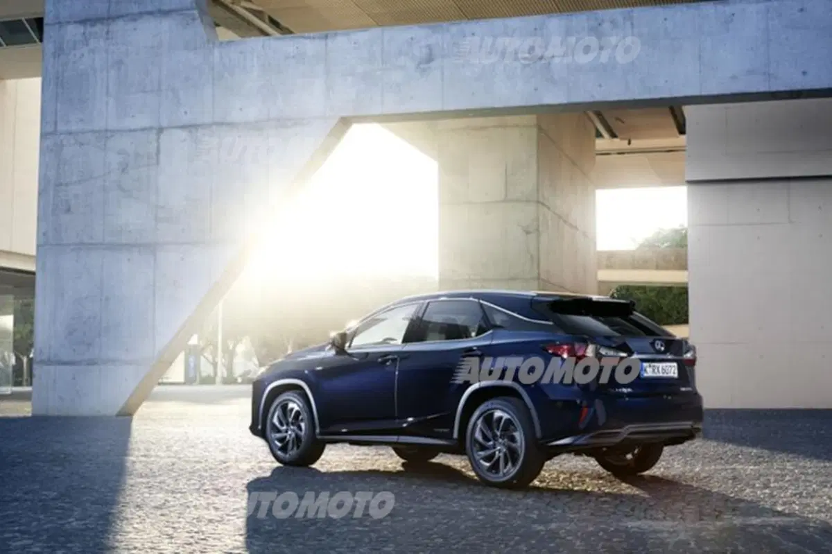 Nuova Lexus RX Hybrid [Video] (18)