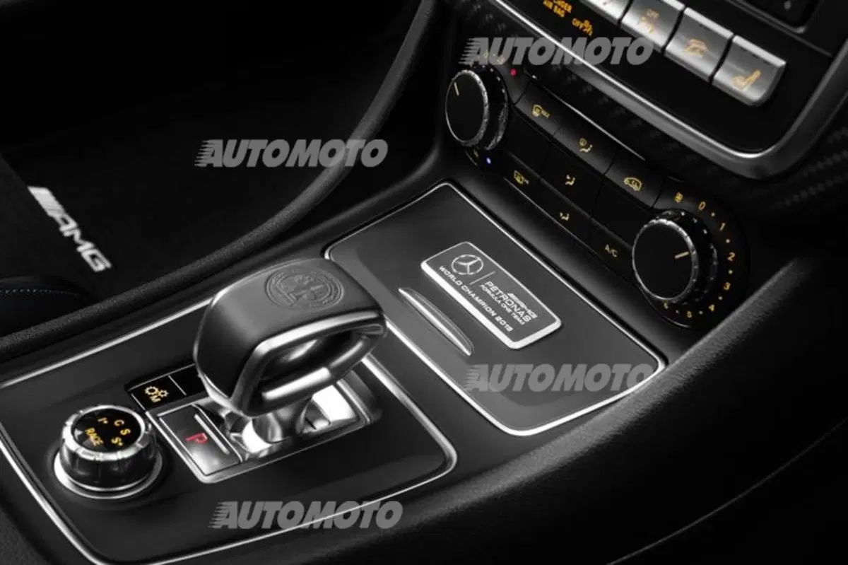 Mercedes Classe A 45 AMG World Champion Edition, l'iridata (2)