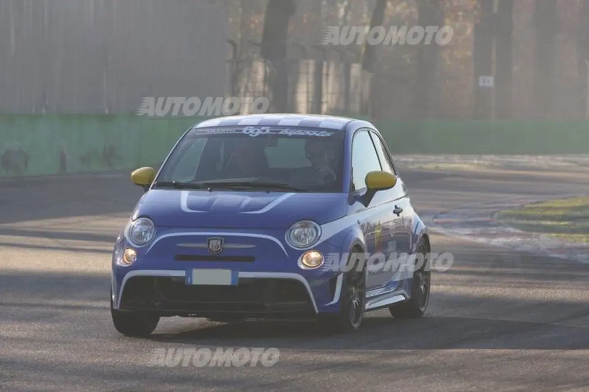 Monza Rally Show 2015: Vale Rossi in ricognizione sulla Abarth 695 Yamaha (3)