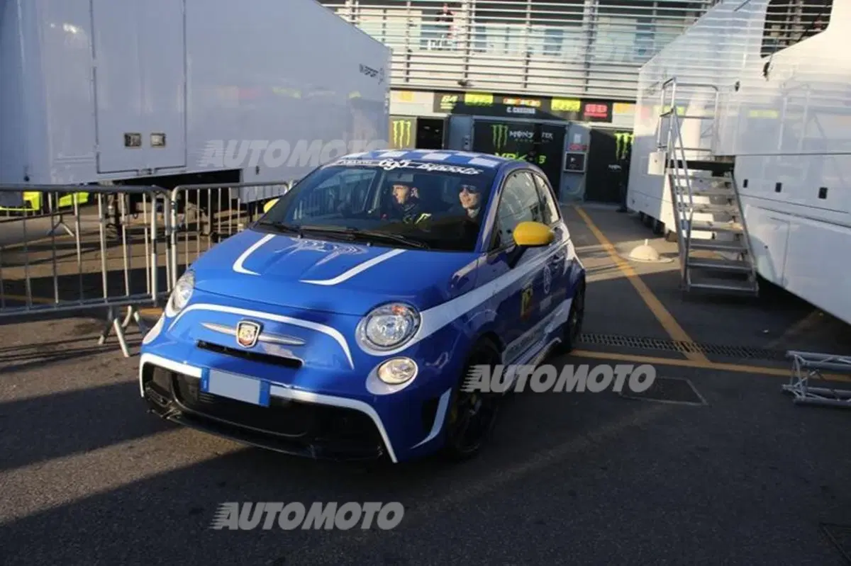 Monza Rally Show 2015: Vale Rossi in ricognizione sulla Abarth 695 Yamaha (4)