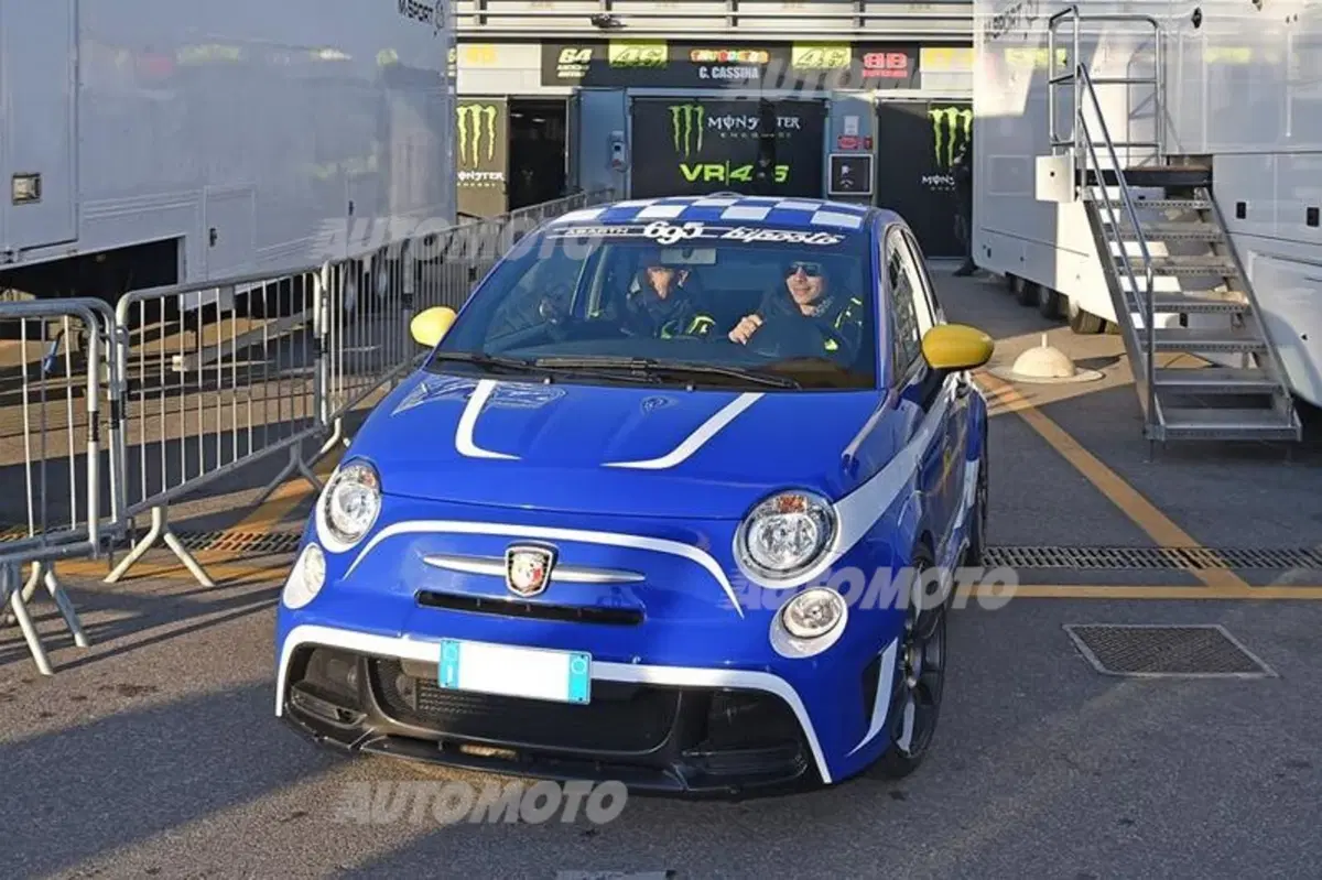 Monza Rally Show 2015: Vale Rossi in ricognizione sulla Abarth 695 Yamaha (5)