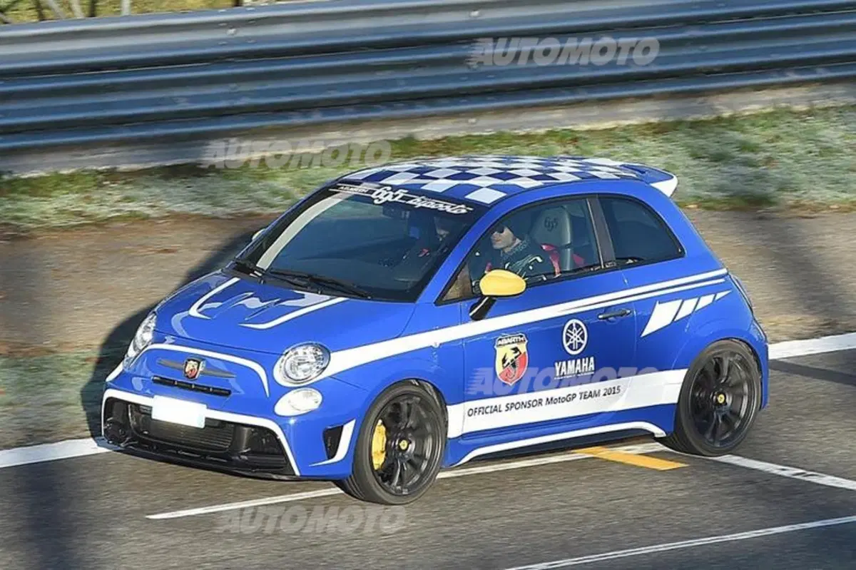 Monza Rally Show 2015: Vale Rossi in ricognizione sulla Abarth 695 Yamaha (6)