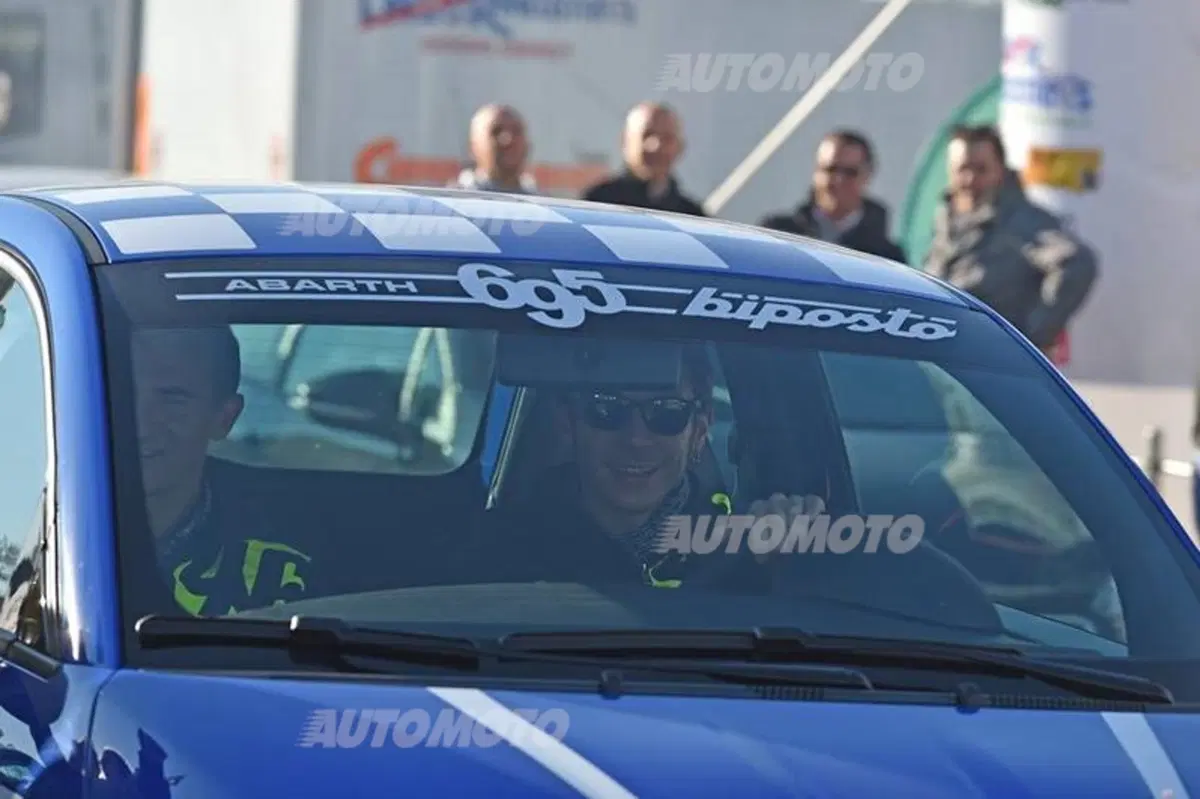 Monza Rally Show 2015: Vale Rossi in ricognizione sulla Abarth 695 Yamaha (7)