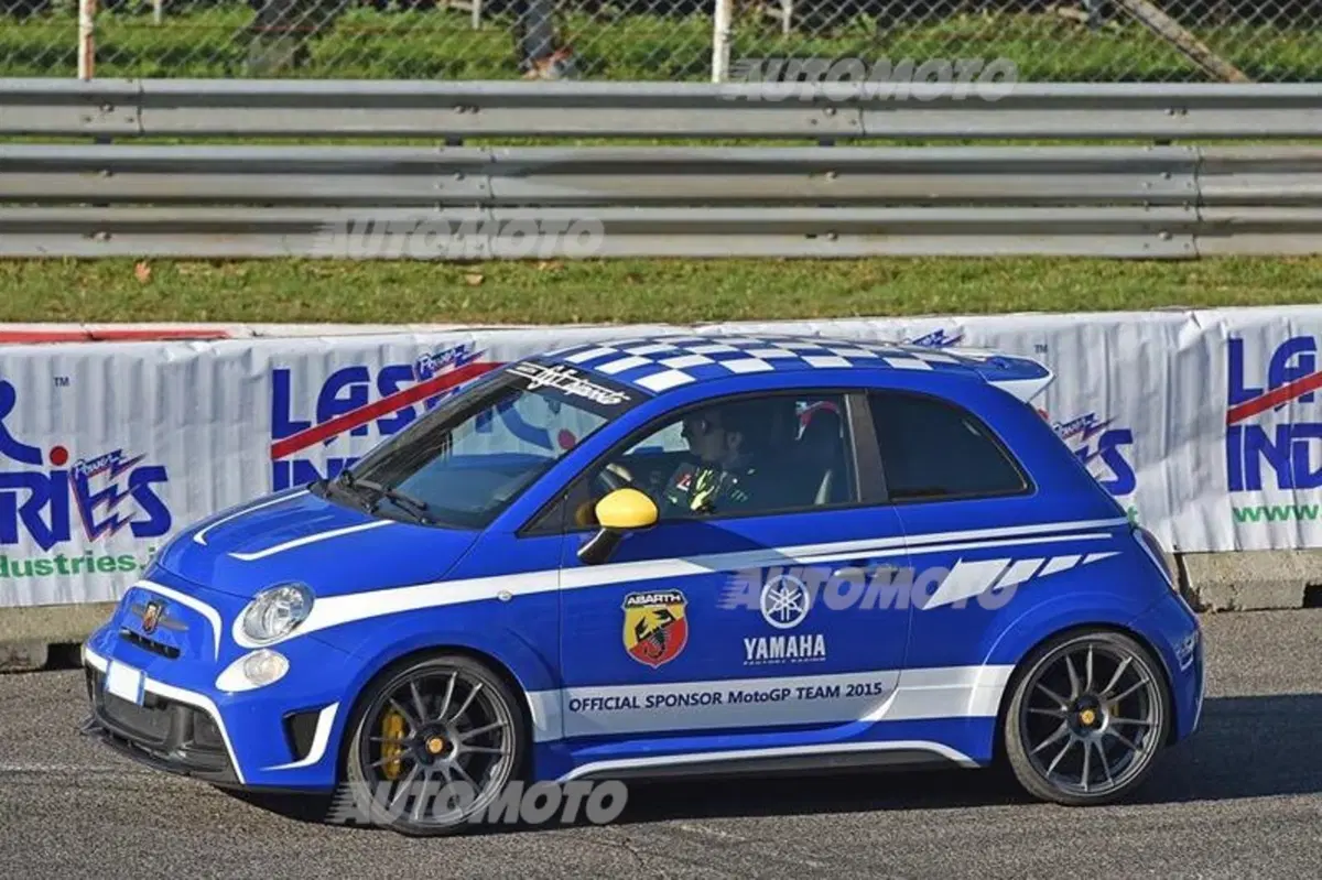 Monza Rally Show 2015: Vale Rossi in ricognizione sulla Abarth 695 Yamaha (14)