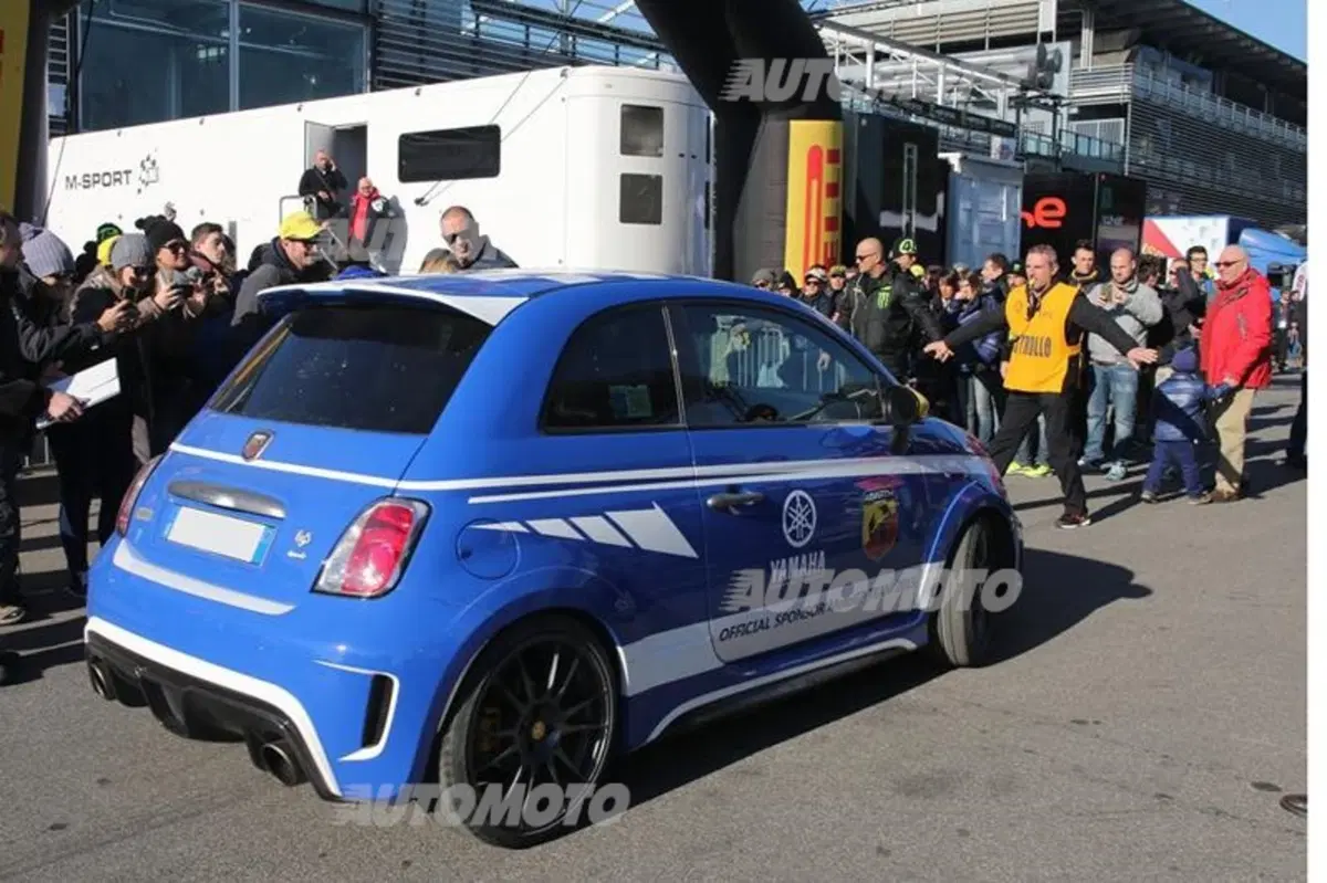Monza Rally Show 2015: Vale Rossi in ricognizione sulla Abarth 695 Yamaha (17)