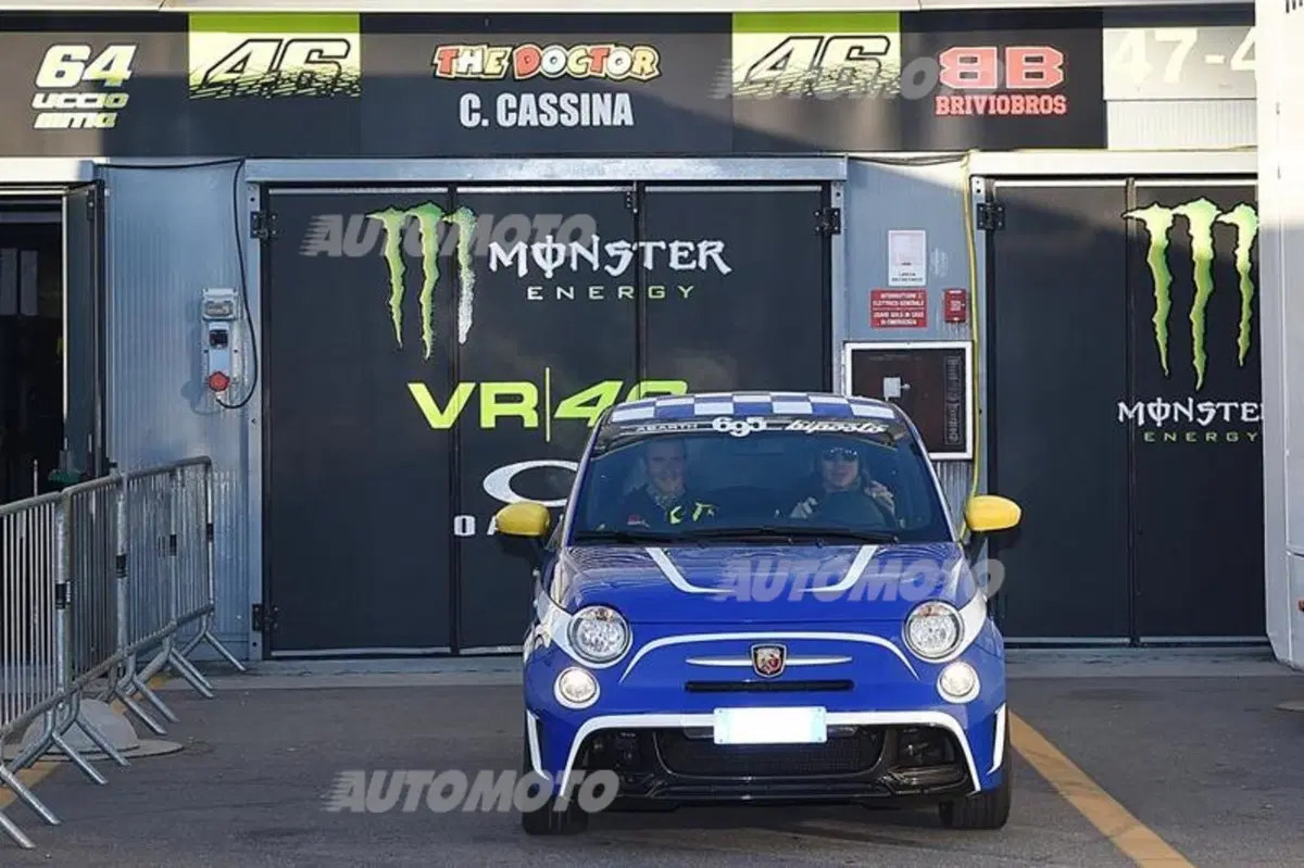 Monza Rally Show 2015: Vale Rossi in ricognizione sulla Abarth 695 Yamaha (18)