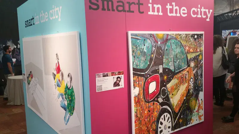 smart, autoRitratti: ecco la sua prima collezione d'arte
