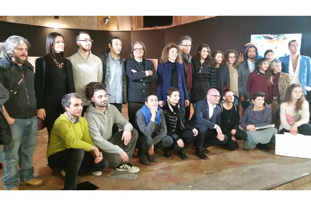 smart, autoRitratti: ecco la sua prima collezione d'arte (13)