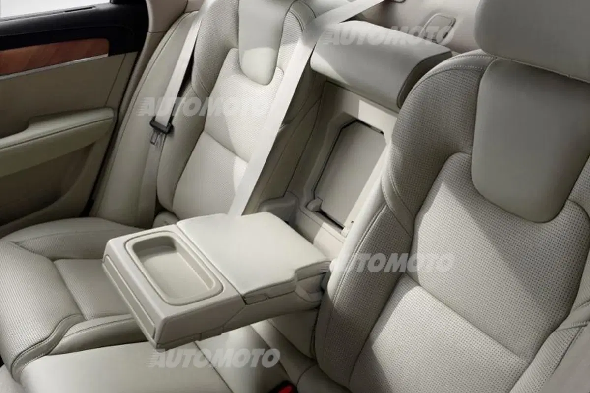 Volvo S90, ecco la nuova ammiraglia di Goteborg (20)