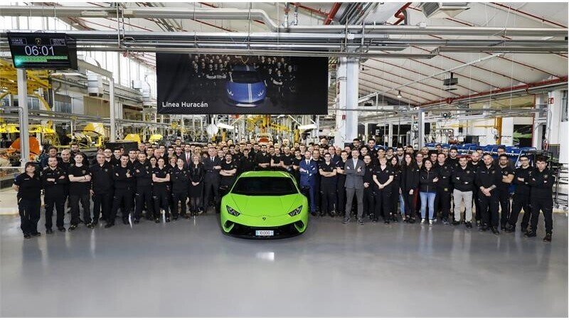 Lamborghini Huracan a quota 10.000
