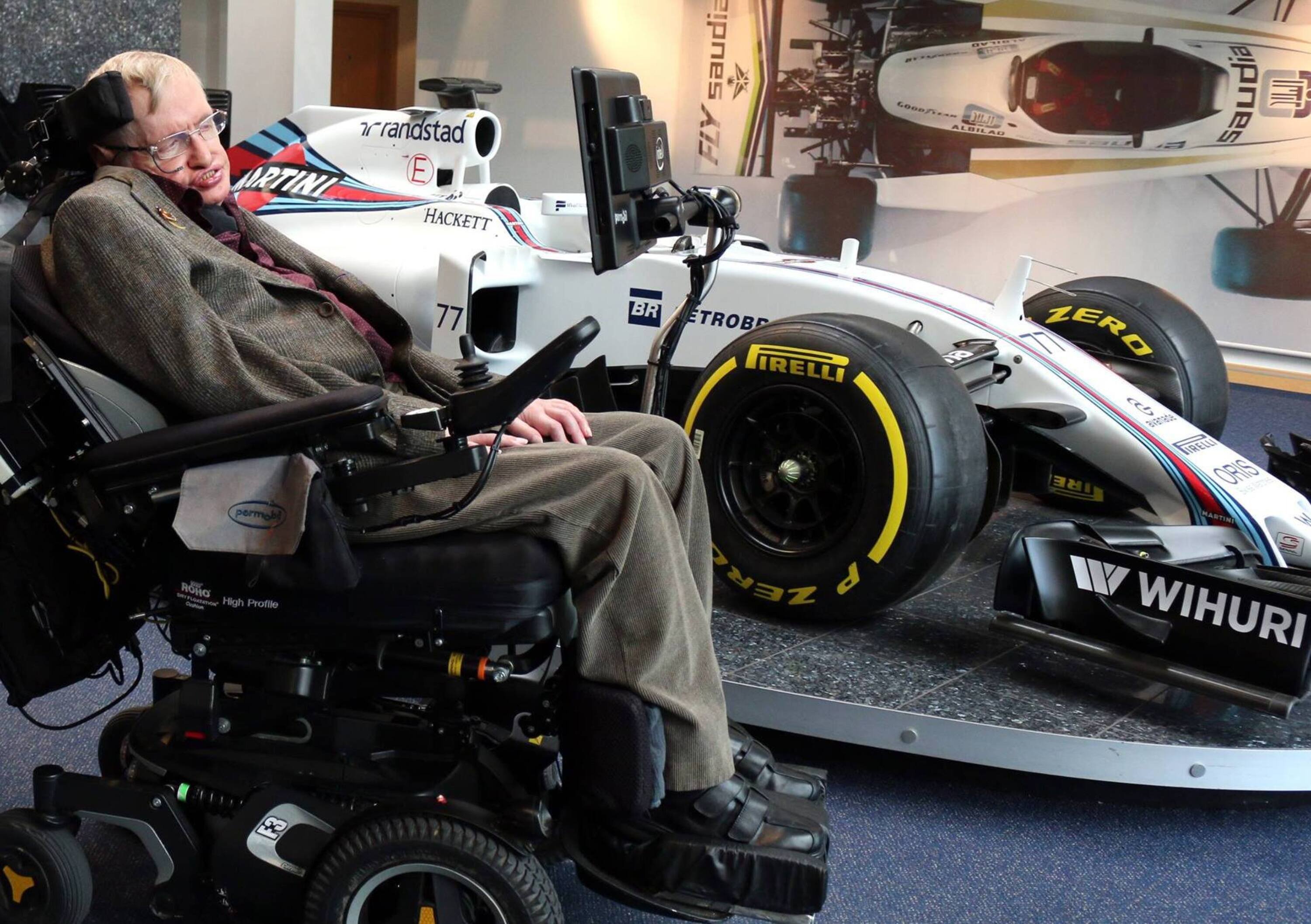 Addio a Stephen Hawking: scienziato inglese che non disdegnava la F1