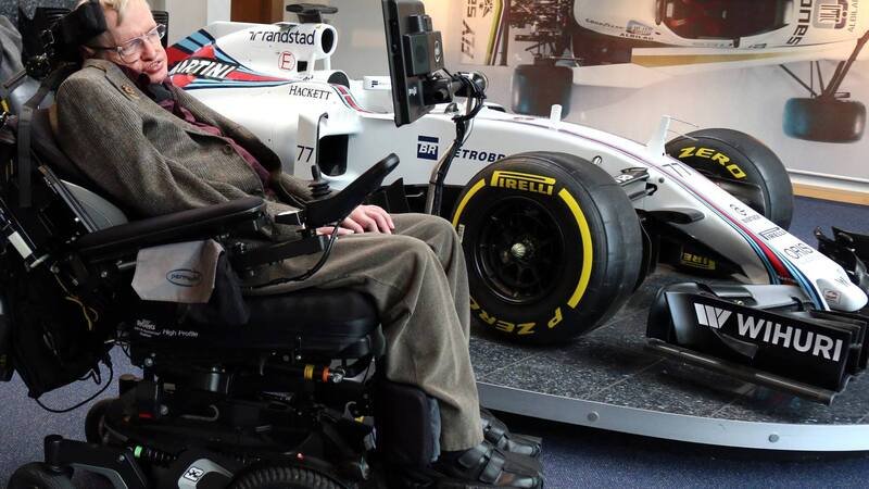 Addio a Stephen Hawking: scienziato inglese che non disdegnava la F1