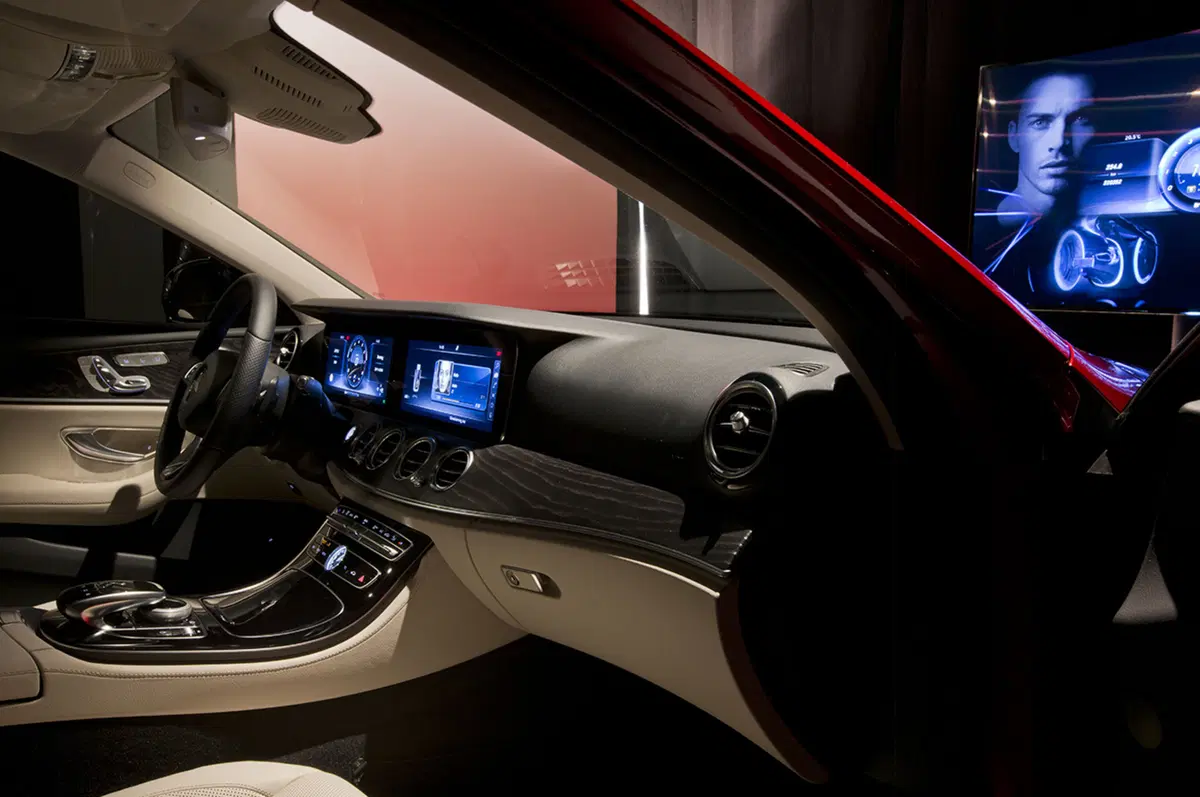 Nuova Mercedes Classe E: interni in salsa Classe S (3)