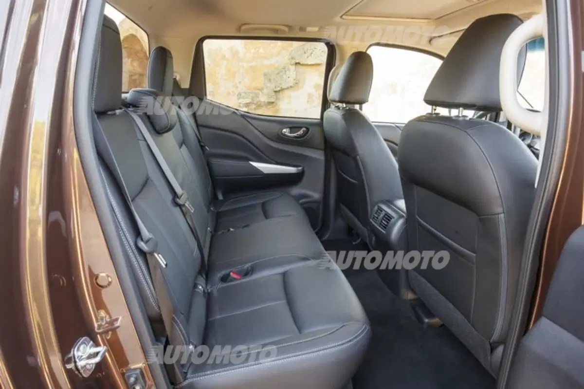 Nissan Navara NP300 (9)