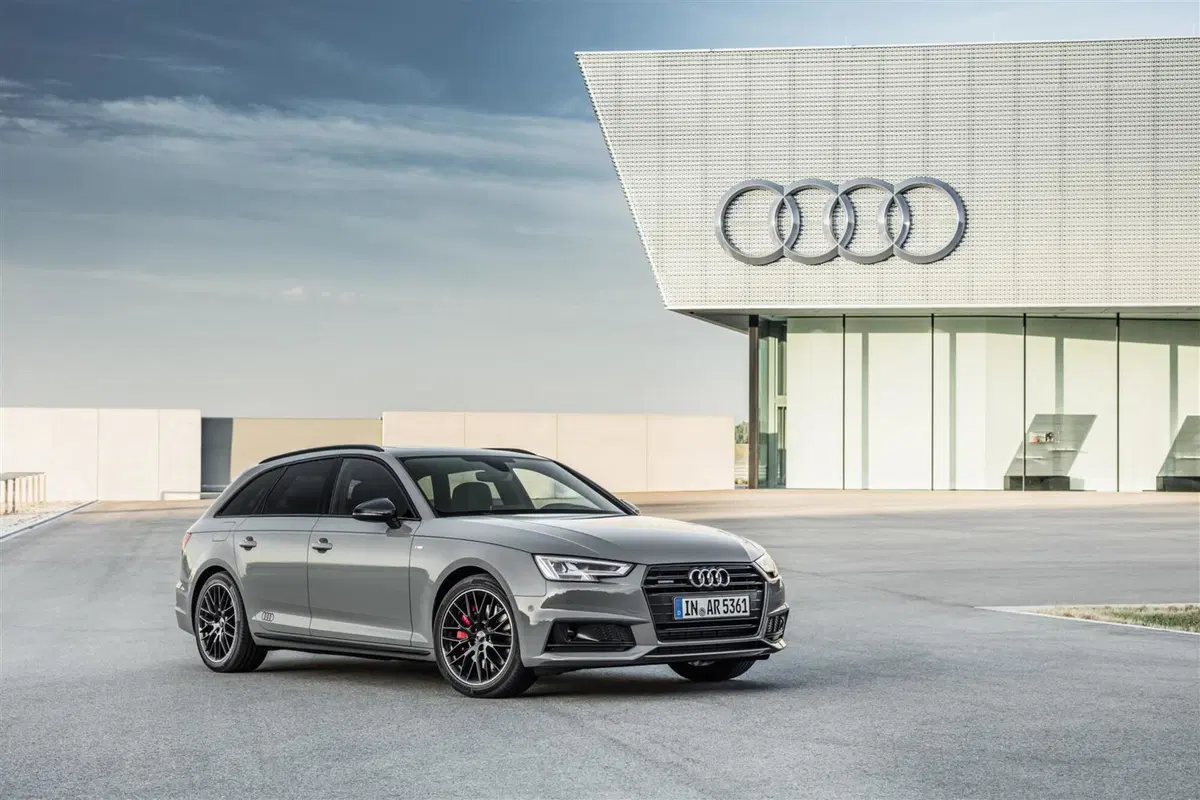 Audi A4 S line Black, nero sportivo (4)