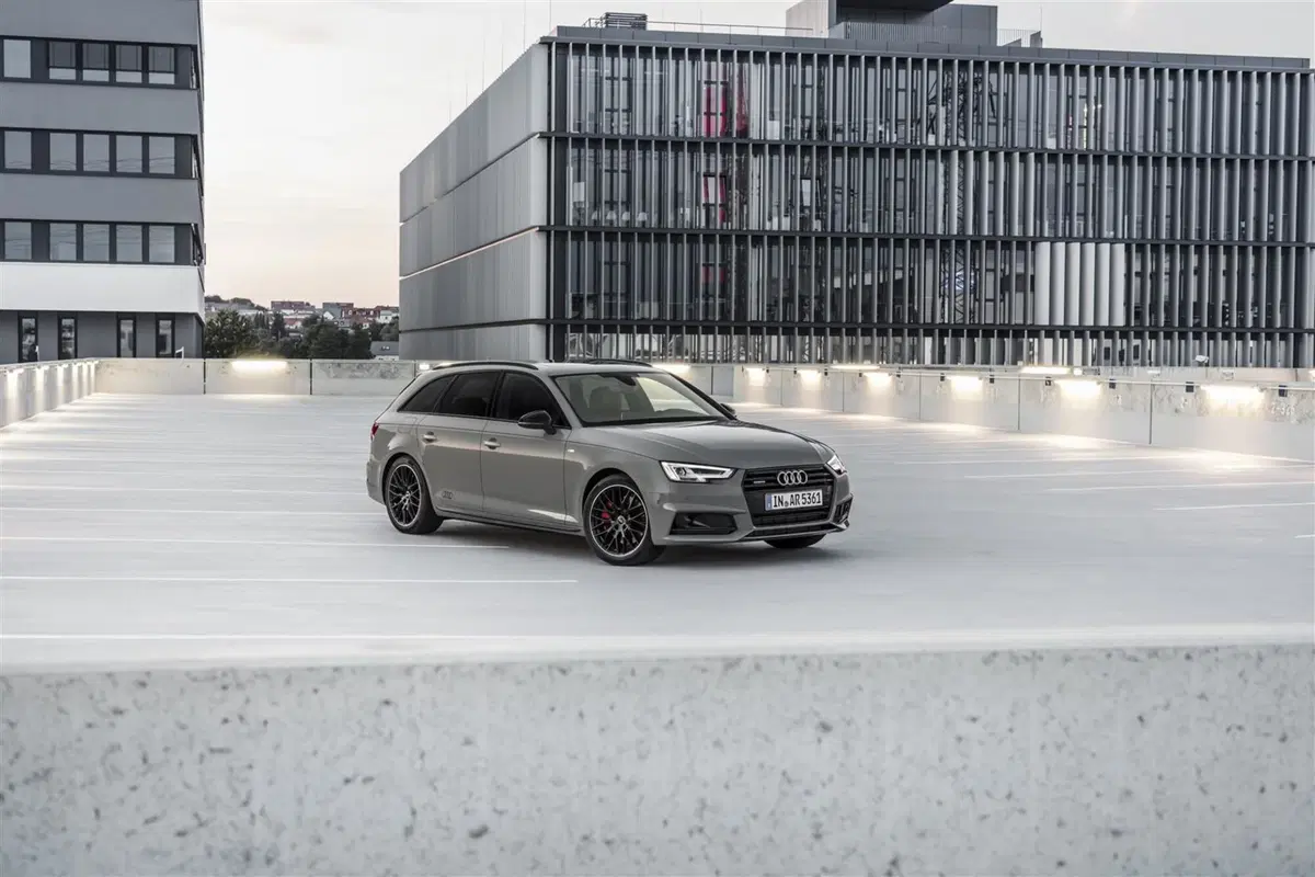 Audi A4 S line Black, nero sportivo (6)
