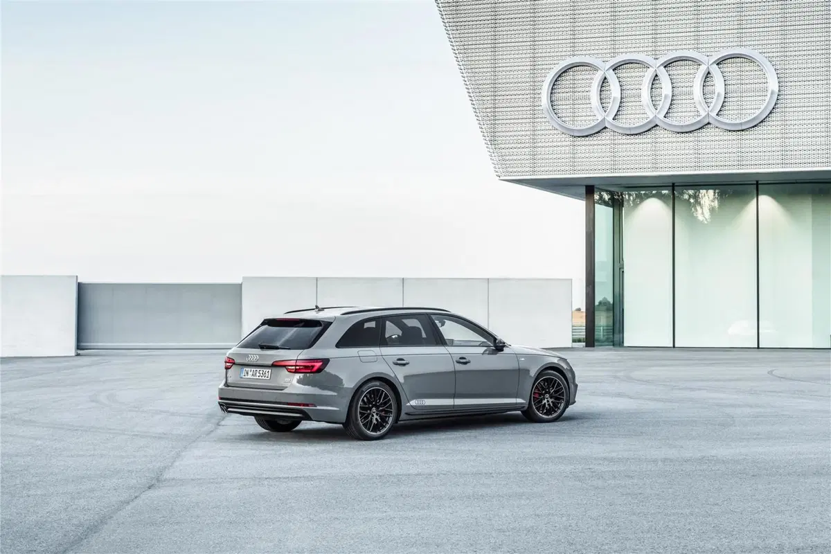 Audi A4 S line Black, nero sportivo (7)
