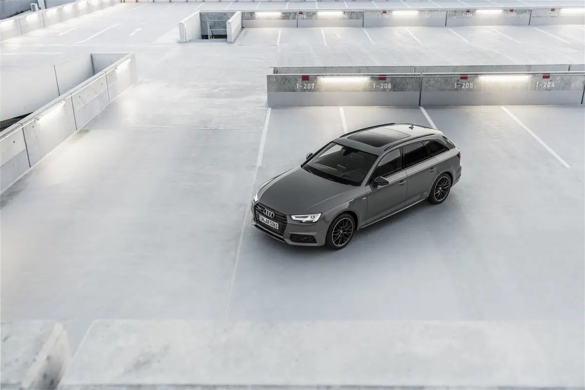 Audi A4 S line Black, nero sportivo (8)