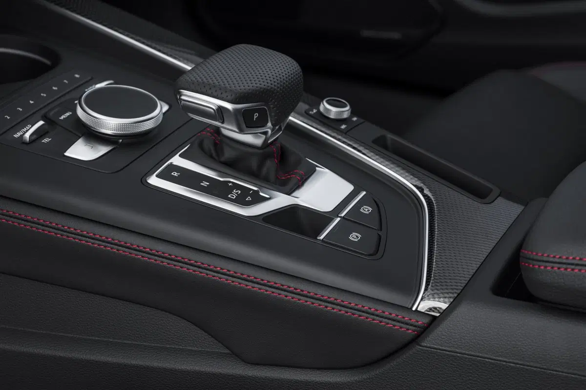 Audi A4 S line Black, nero sportivo (14)