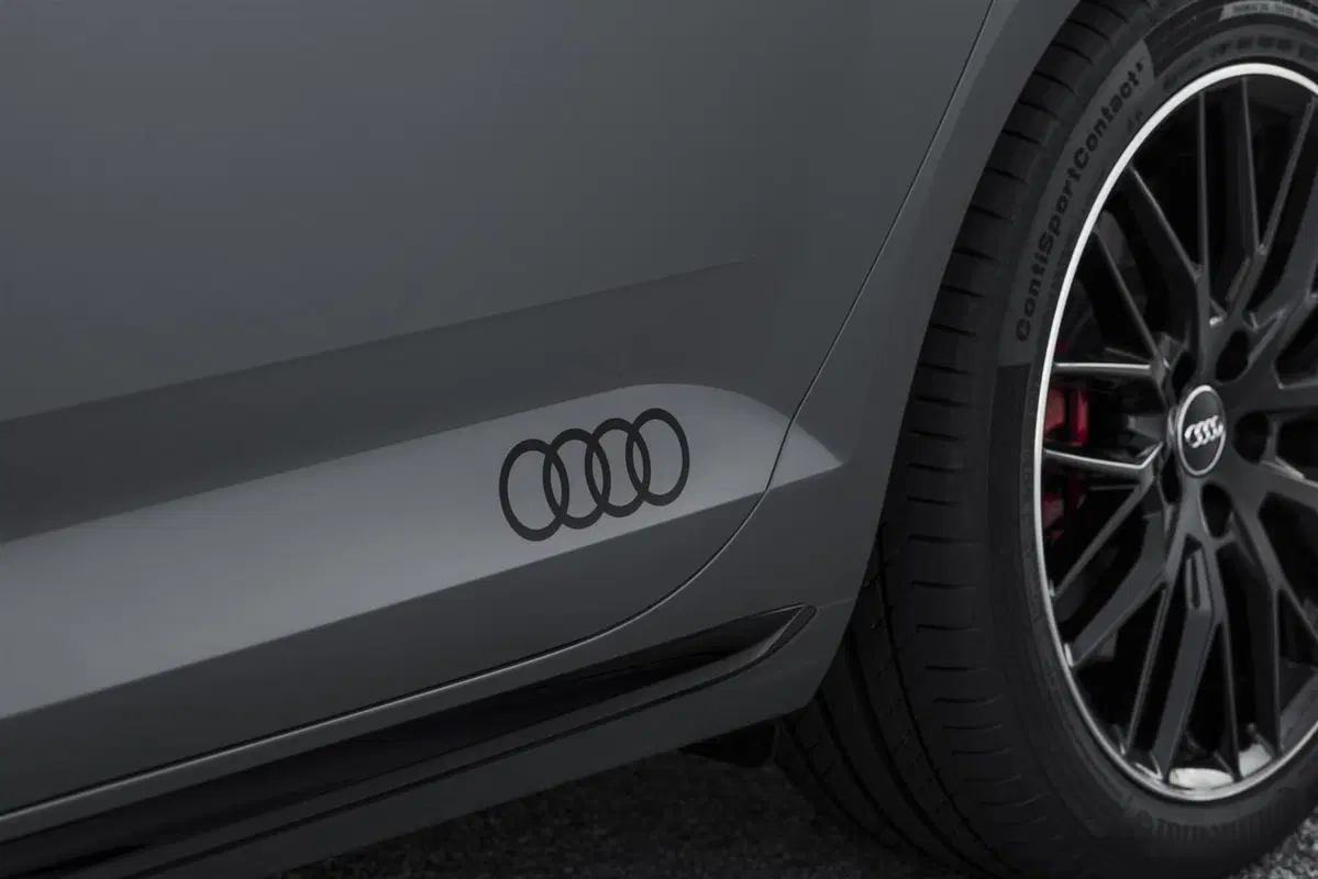 Audi A4 S line Black, nero sportivo (15)
