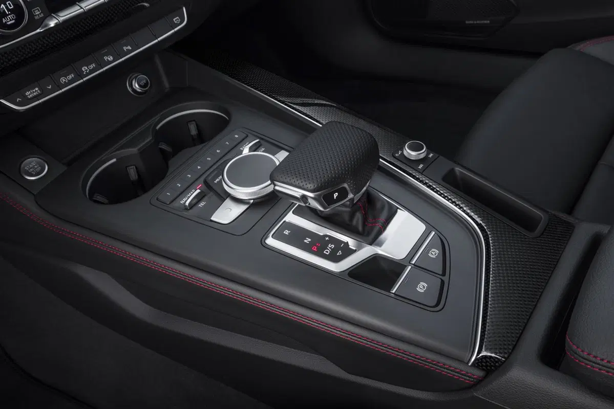 Audi A4 S line Black, nero sportivo (16)