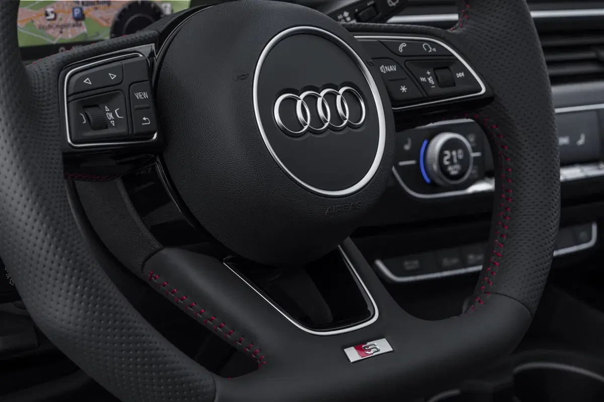 Audi A4 S line Black, nero sportivo (17)