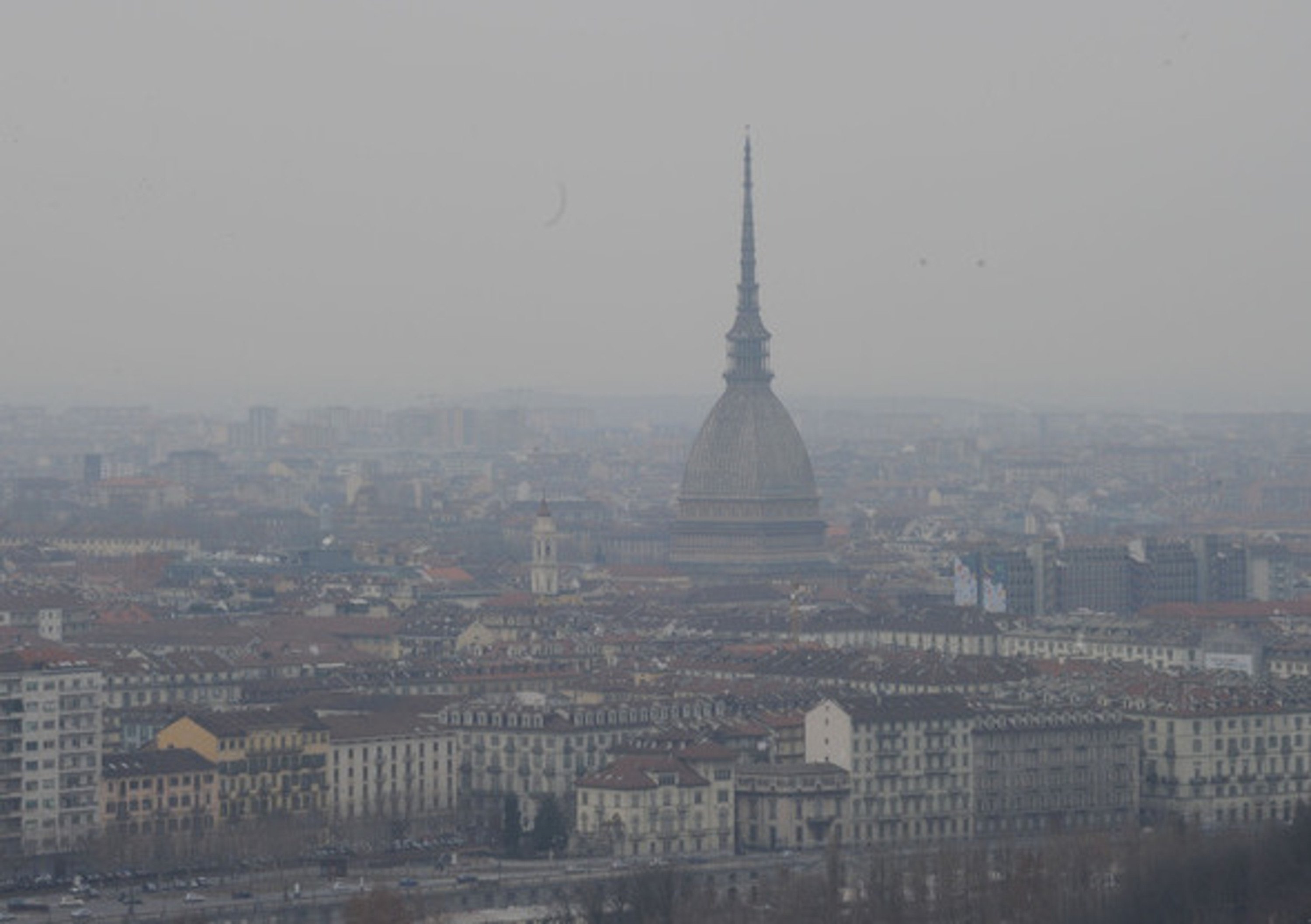 Smog: a Milano e Torino mezzi pubblici gratis