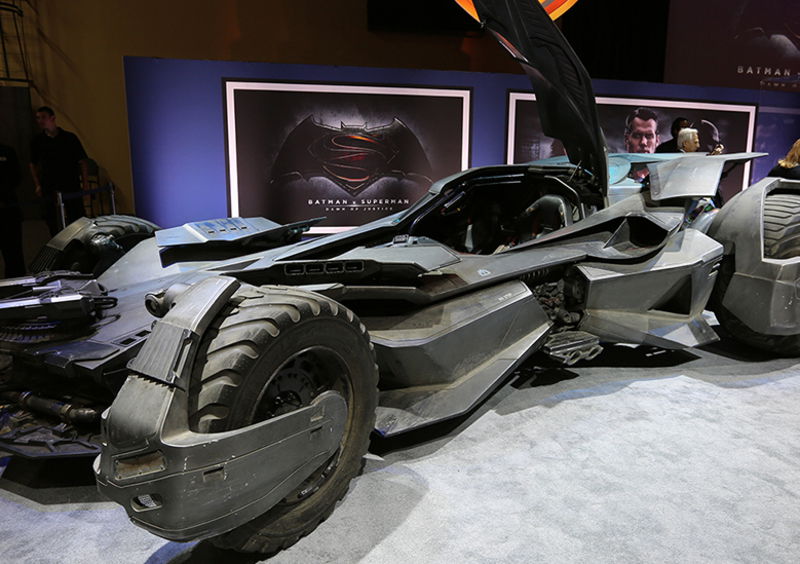 Batman v Superman: la Batmobile diventa... ibrida!