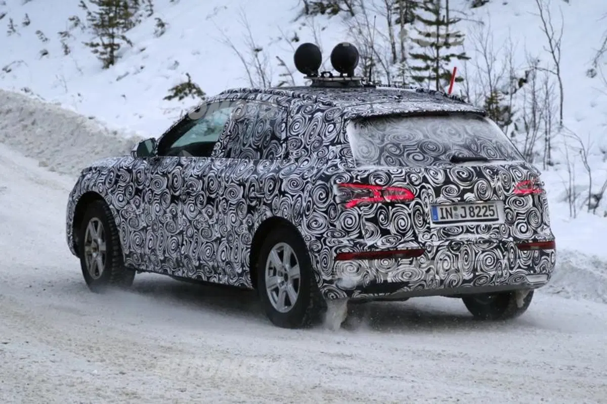 Audi Q5, la seconda generazione fa le prove sulla neve (4)