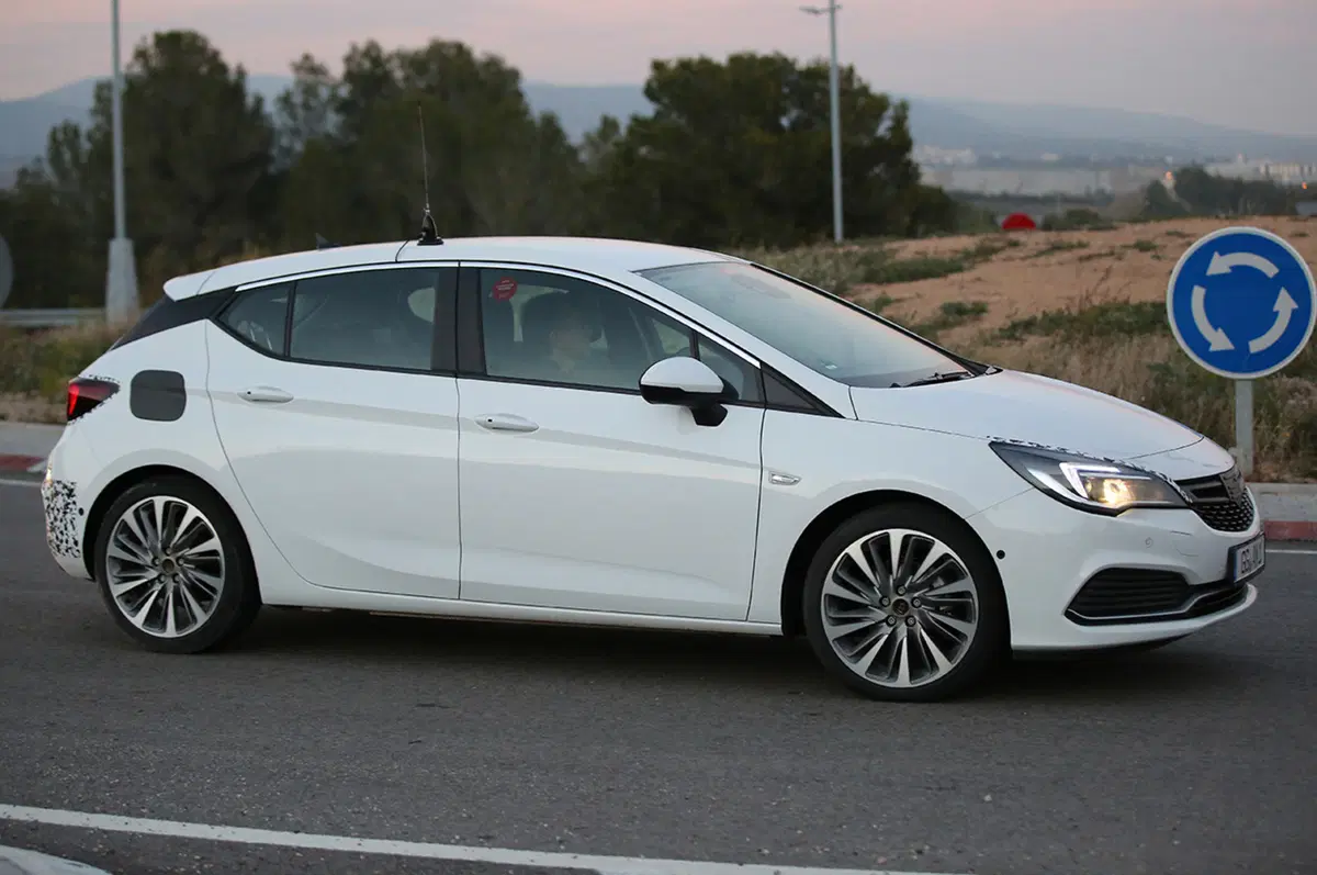 Opel Astra: pronta a tornare la GSi? (2)