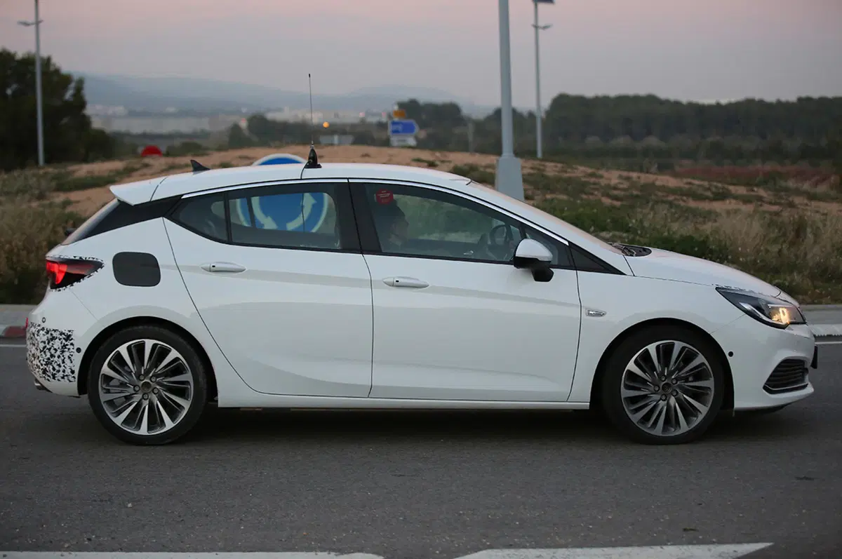 Opel Astra: pronta a tornare la GSi? (3)