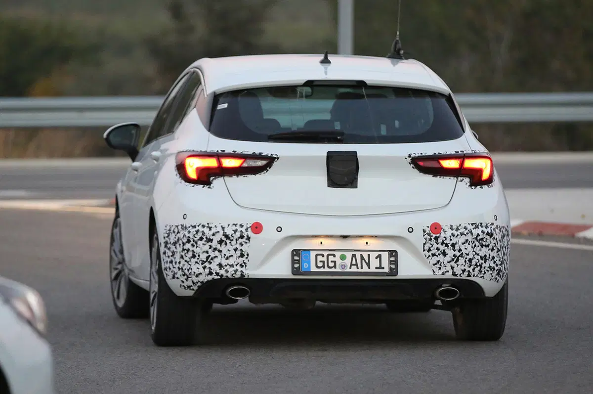 Opel Astra: pronta a tornare la GSi? (5)
